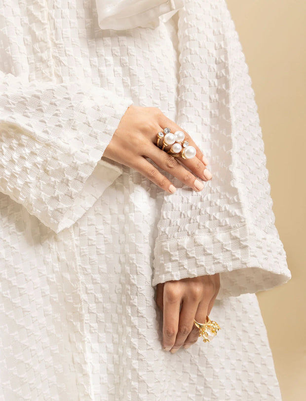 WHITE VEIL